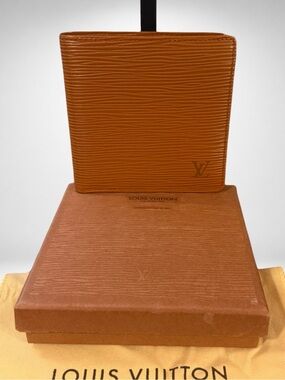 Louis Vuitton Authentic LV Epi Bifold Wallet Brown Leather Made in France